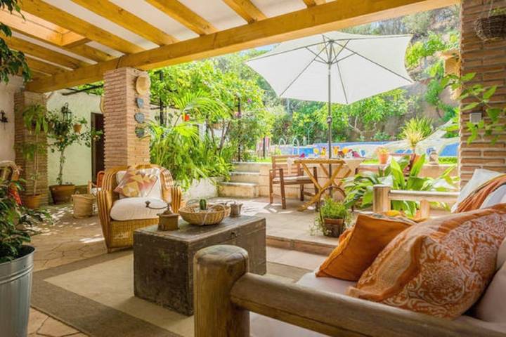 Maison d’hôte, avec Terrasse ainsi que Jardin et Piscine