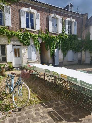 Chambre d’hôte pour 4 personnes, avec terrasse ainsi que jardin et piscine, animaux acceptés dans Yonne