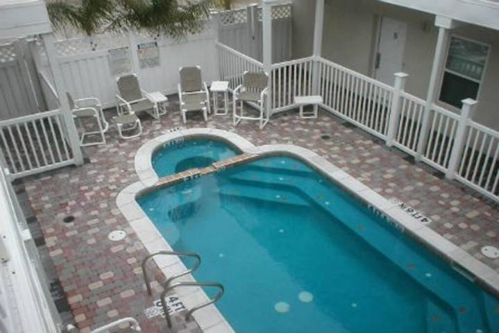 Apartamento de vacaciones para 6 personas, con terraza y jacuzzi además de jardín y piscina - 1