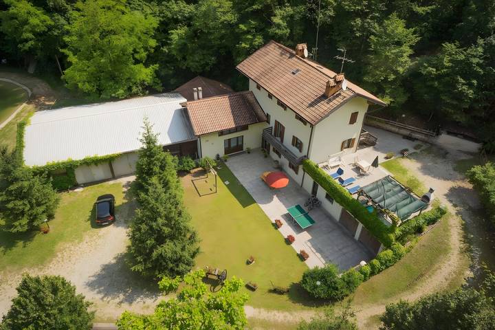 Ganze Wohnung, Ferienwohnung 'Con La Testa Fra Le Nuvole' mit Bergblick, Gemeinschaftsterrasse und Wi-Fi in Ala, Trentino