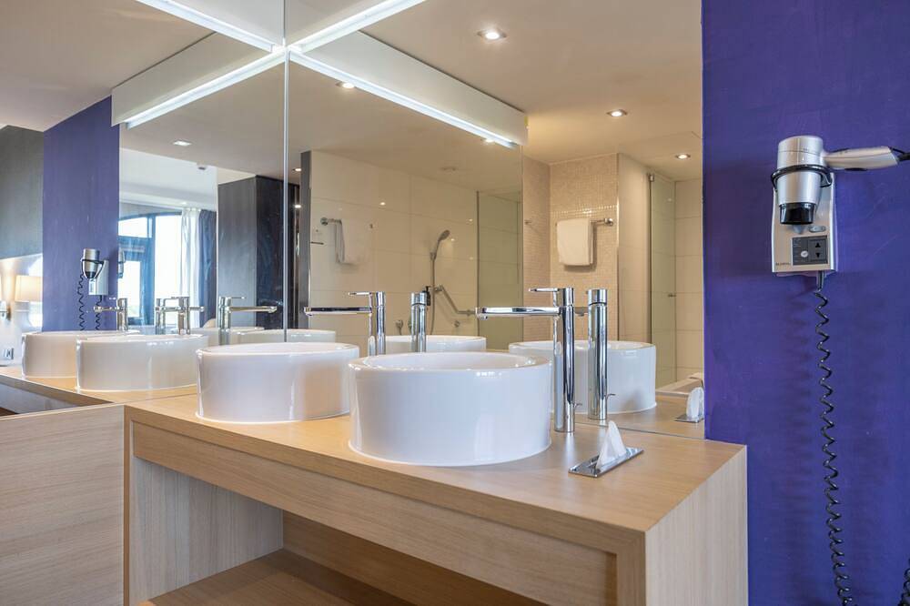 Ensuring a Very Comfortable & Memorable Stay! Indoor Pool, Free Breakfast! in Nieuwegein, Bestuur Regio Utrecht