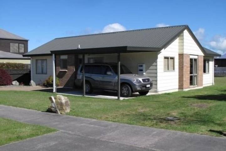 Location de vacances pour 8 personnes, avec jardin et terrasse à Taupo