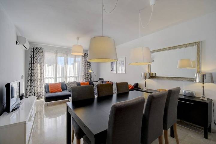 Ferienwohnung für 6 Personen, mit Pool und Balkon - 1