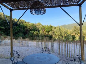 Gîte pour 2 personnes, avec jardin et vue dans Plage du Ruppione