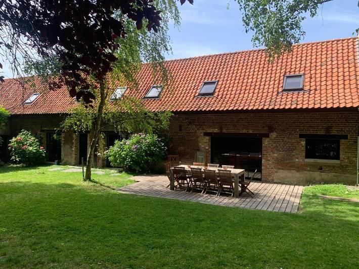 Gîte pour 10 personnes, avec jardin ainsi que terrasse et vue à Englos