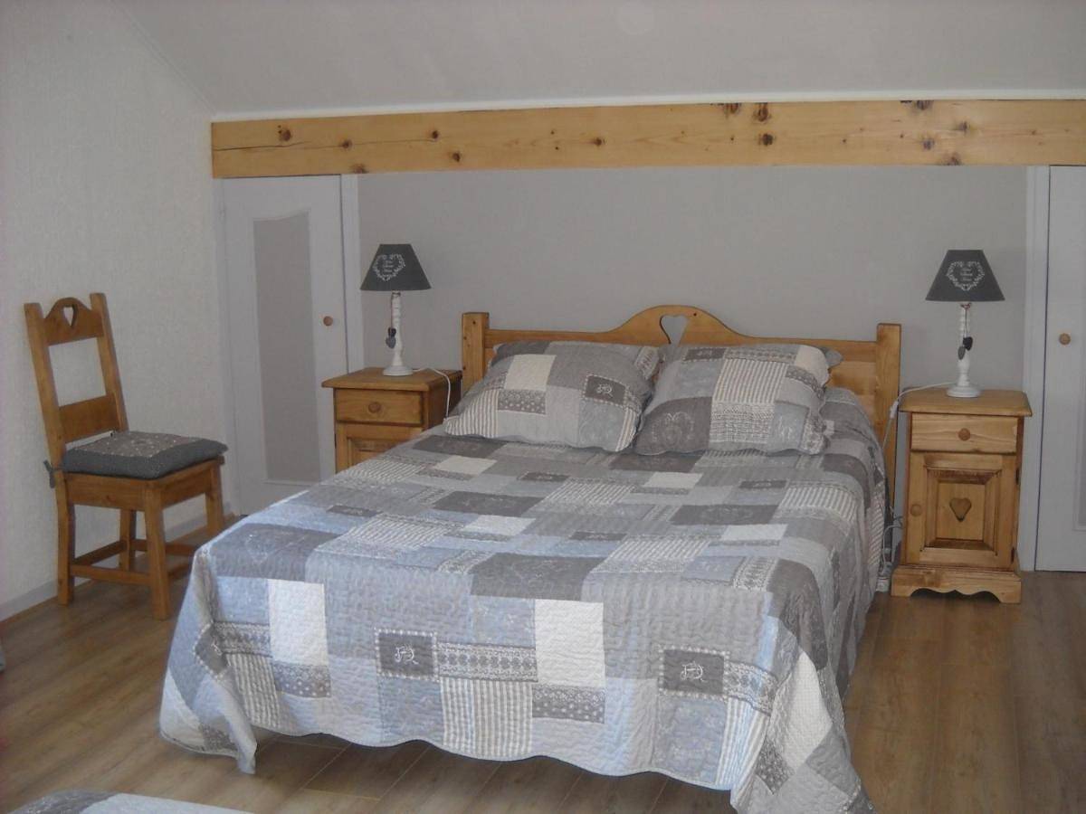 Triple Room with Private Bathroom in Nâves-Parmelan, Région d'Annecy