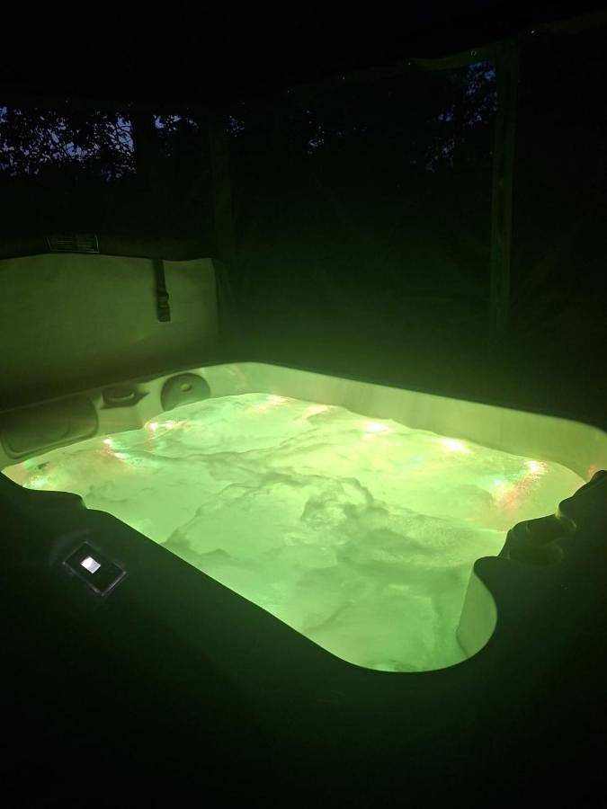Bulle et jacuzzi privés sous les étoiles in Trans-en-Provence, Région de Draguignan