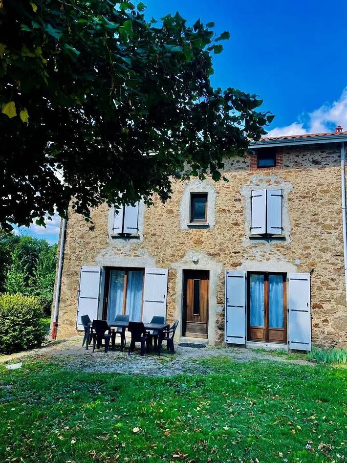Gîte pour 6 personnes, avec jardin à Panazol