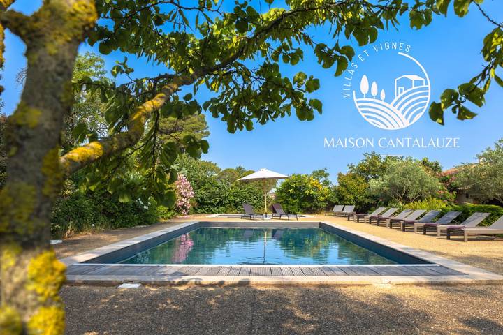 Gîte pour 20 personnes, avec piscine ainsi que jardin et terrasse