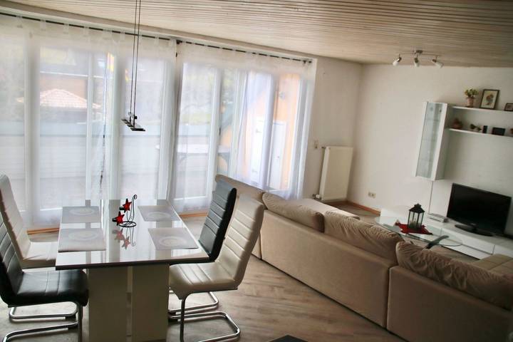 Ferienwohnung für 4 Personen, mit Balkon in Hilzingen