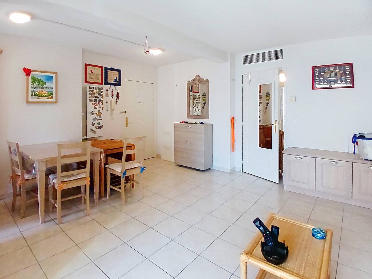 Ganze Wohnung, Juan-les-Pins Palais de la Mer: 2-Zimmer-Wohnung mit Terrasse, Klimaanlage, Parkplatz in Antibes, Mittelmeerküste (Frankreich)