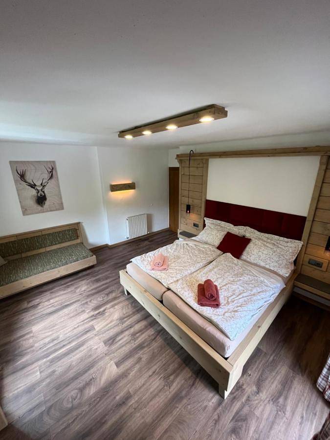 Ferienwohnung für 5 Personen, mit Balkon und Terrasse sowie Garten und Ausblick