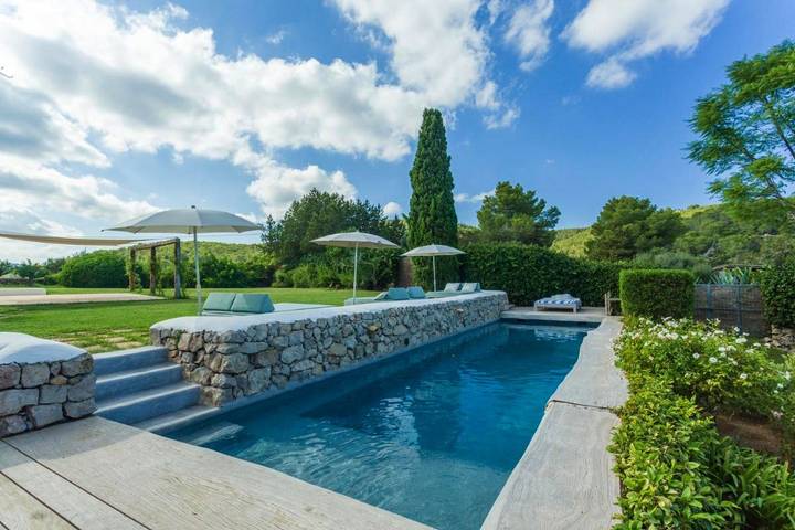 Casa de vacaciones para 10 personas, con piscina además de vistas y jardín en Ibiza