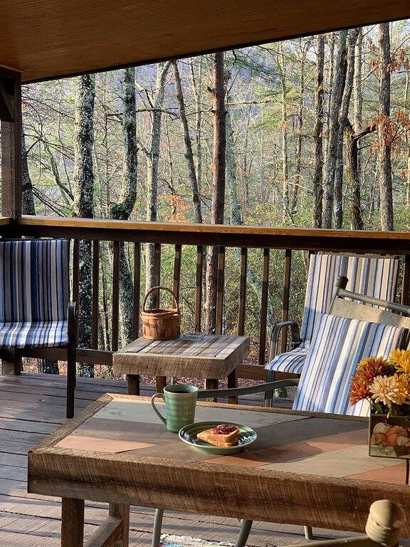 Whispering Pines Retreat in the Smokies in Macon County