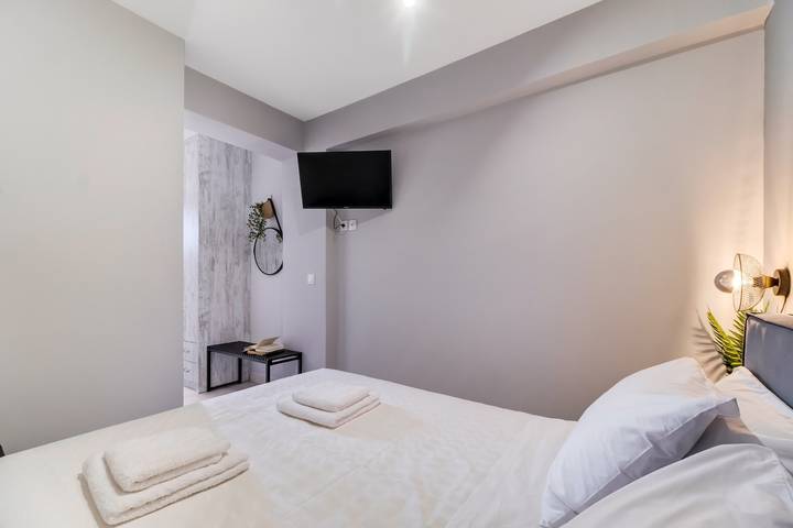 Entire studio, Studio Apartment 'Mella Roa Teal' with Shared Terrace, Wi-Fi and Air Conditioning in Perigiali, Greece