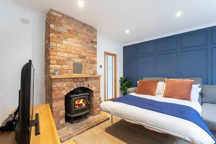 Moderne-Vue sur Rue-Maison-Salle de bain privée in Cheltenham, Gloucestershire
