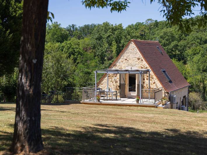 Location de vacances pour 4 personnes, avec piscine et jardin à Gourdon