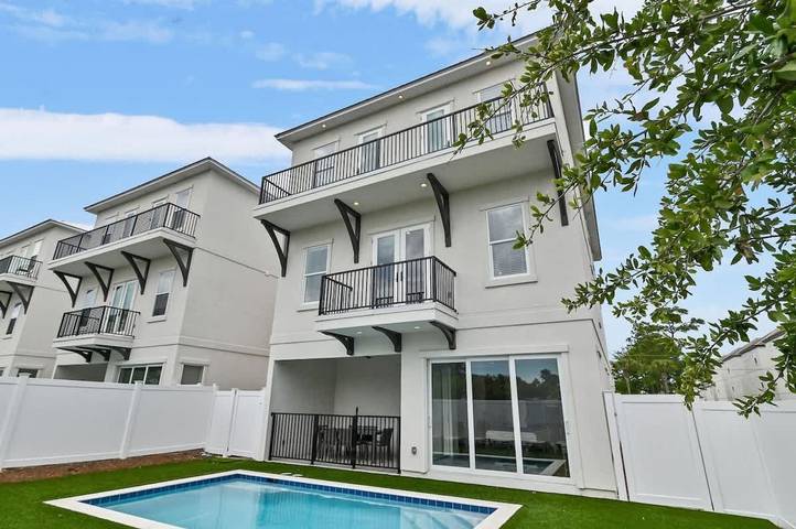 Vacation rental for 16 people in Miramar Beach