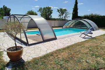 Gîte pour 4 personnes, avec piscine et jardin à Montrond-les-Bains