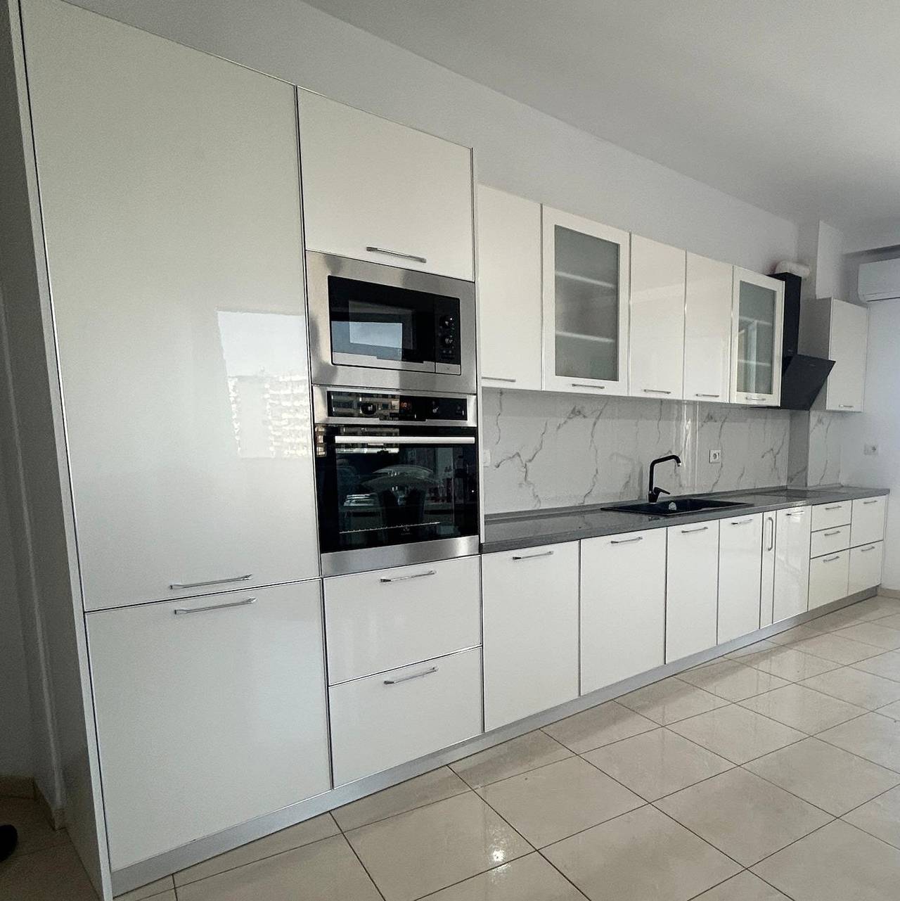 Apartamento vacacional entero, 2 Bed Flat - Sleeps 4 - Parking - Wifi in Vlorë (Ciudad), Vlorë