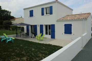 Gîte pour 8 personnes, avec terrasse et jardin dans Grottes de Régulus