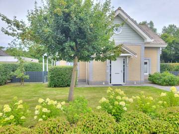 Ferienhaus für 9 Personen, mit Garten und Sauna sowie Terrasse in Zeeland