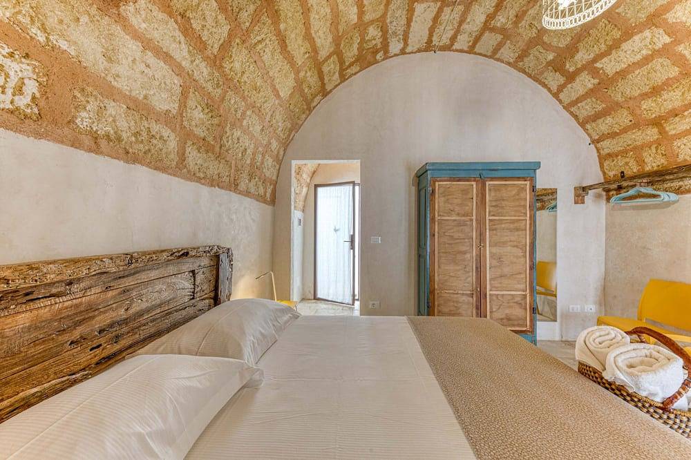 Entire house with private pool 5km from the sea in Salve, Golfo de Tarento