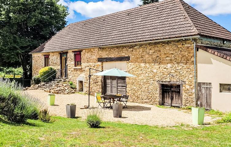 Location de vacances pour 4 personnes, avec piscine ainsi que terrasse et jardin à Saint-Priest-les-Fougères