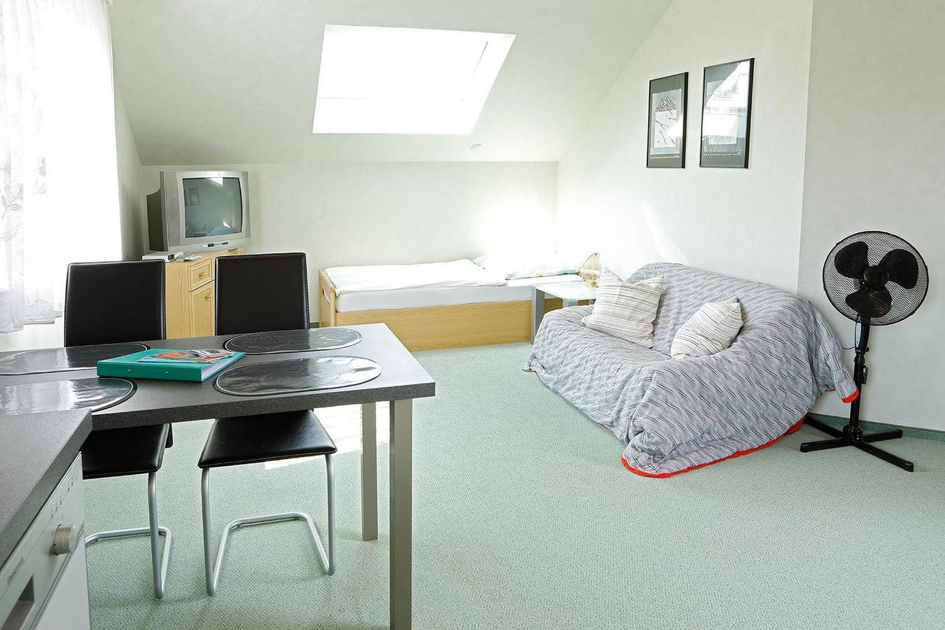 Entire holiday apartment, Apartment, shower and bath, toilet, 1 bed room in Fürth, Franconia