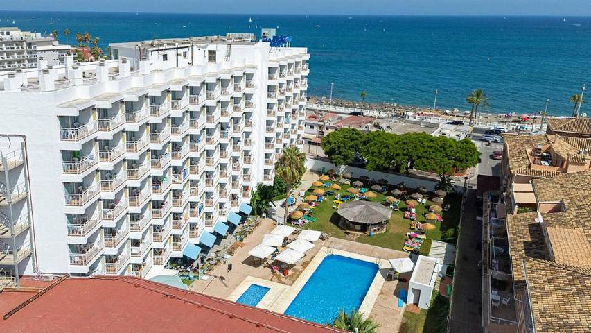Hôtel pour 3 personnes, avec Balcon et Terrasse ainsi que Jardin et Bassin pour enfant