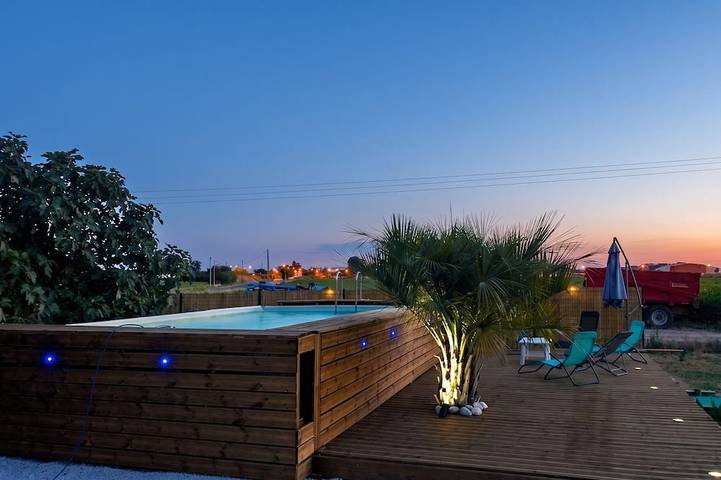 Appartement de vacances pour 4 personnes, avec terrasse ainsi que piscine et jardin, animaux acceptés