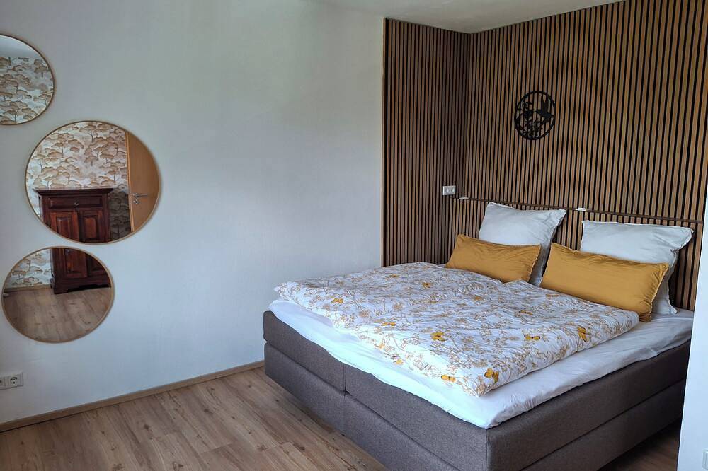 Ganze Wohnung, Fewo Sommer in der Villa Waldrand | großer Balkon in Bad Wünnenberg, Nordrhein-Westfalen