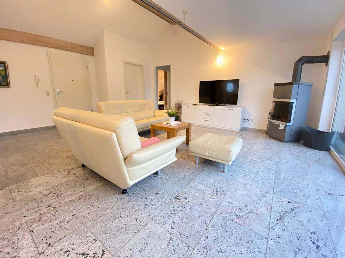 Appartement entier, 4 Zimmer Apartment, 125 qm, ruhig und zentrumsnah, max 5 Pers, Dachterasse, Garage, 1000 Mbit in Böblingen, Landkreis Böblingen