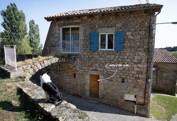 Gîte pour 6 personnes, avec terrasse et jardin à Gluiras