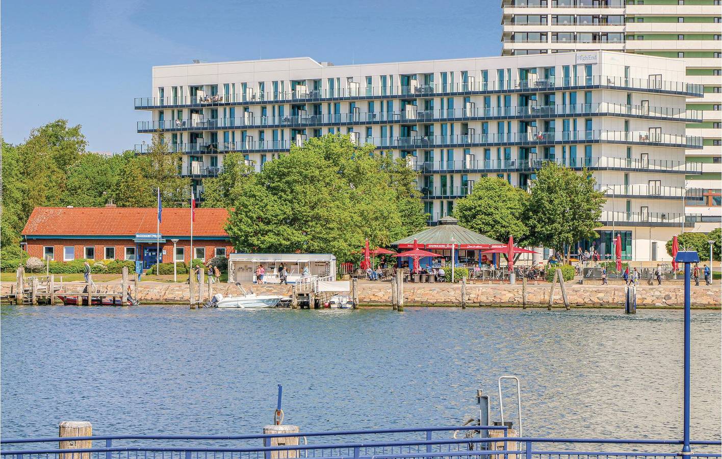 Appartement de vacances entier, Appartement en bord de mer avec parking et terrasse in Ostseebad Travemünde, Lübeck