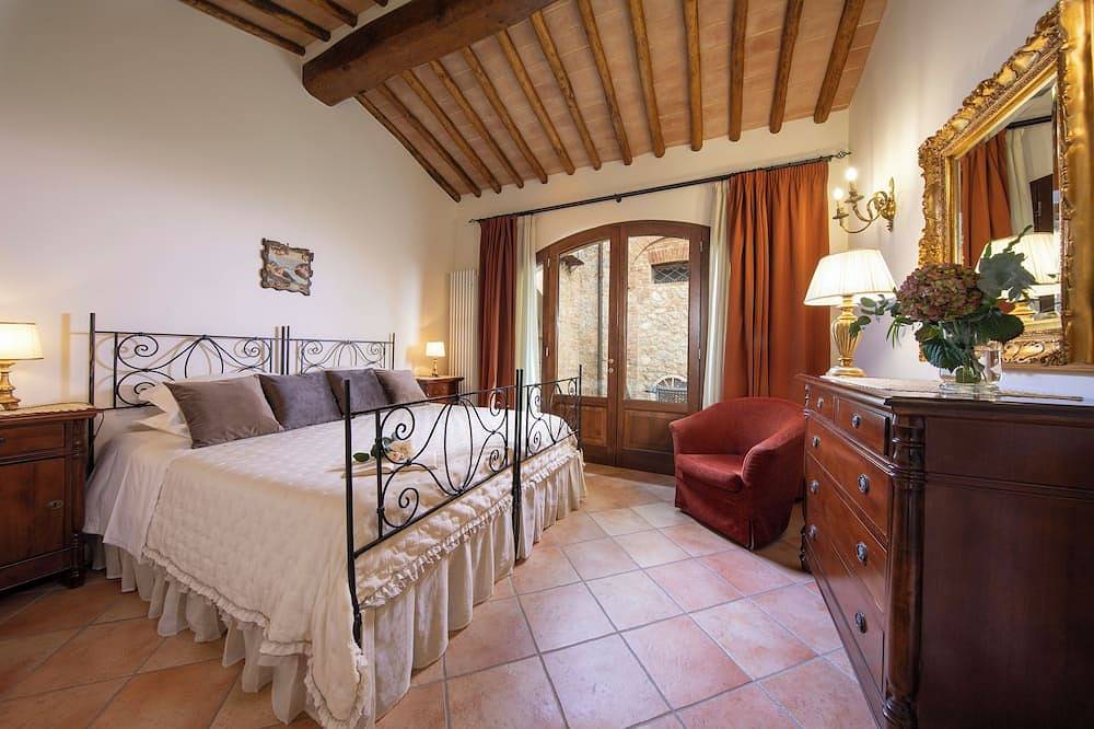 Porcilaia tiny countryside property, shared pool, ideal base to discover Tuscany in Siena, Provincia de Siena