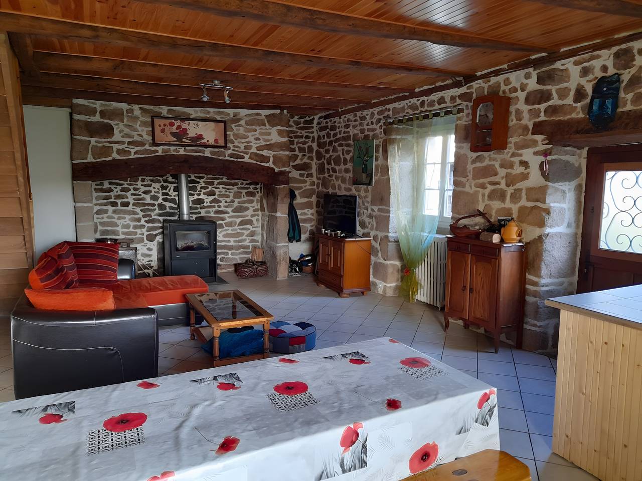 Charmante maison en pierre au cœur de la campagne in Goulles, Région de Tulle