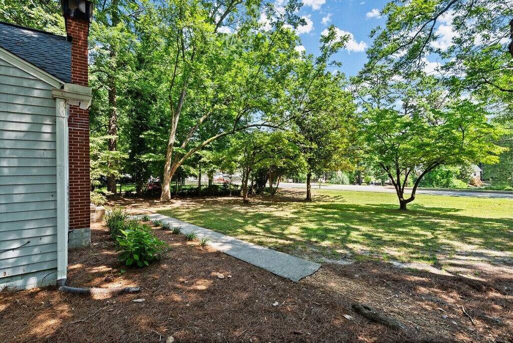 Magnolia on Main · Charming Farmhouse on Main St! Wifi + Dogs Ok in Cobb County