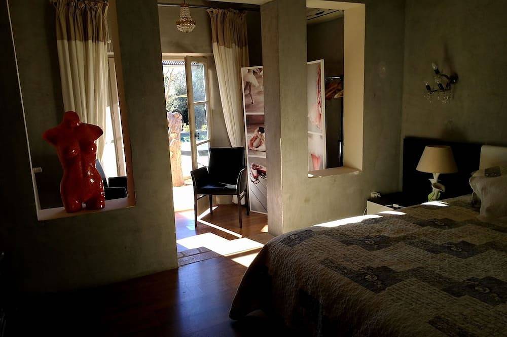 A luxurious villa in a quiet environment, not overlooked. in Nîmes, Nimes region