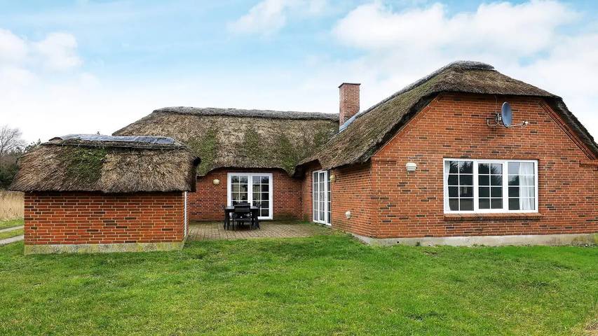Ferienhaus für 11 Personen, mit Whirlpool und Terrasse sowie Sauna und Pool, mit Haustier in Vedersø Klit