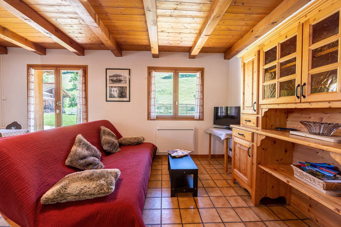Apartamento entero, Apartamento 'L'Écureuil, Piscine Et Aire De Jeux' con vistas a la montaña, terraza privada y Wi-Fi in Crest-Voland, Albertville region