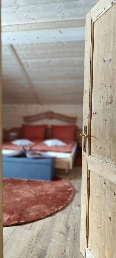 Ferienwohnung für 4 Personen, mit Garten und Ausblick in Bach - 2