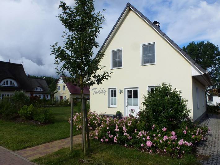 Ferienhaus für 6 Personen, mit Pool und Sauna sowie Garten auf Rügen - 2
