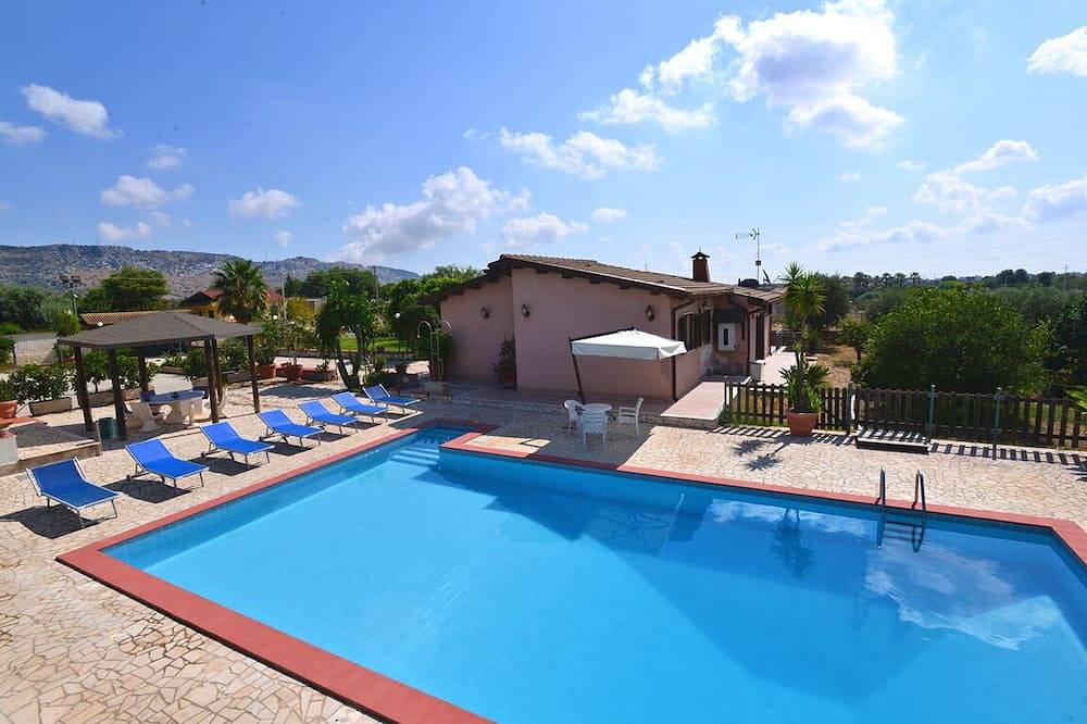 Bella famileinfreundliches casa indipendente con piscina privata. in Solarino, Siracusa e dintorni