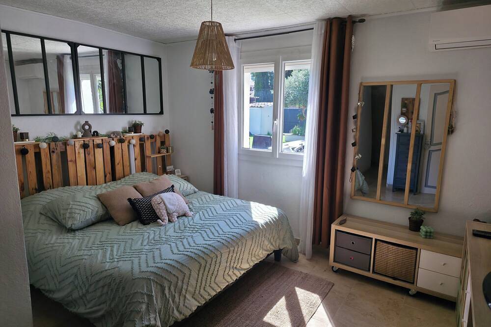 Villa with swimming pool, not overlooked, in quiet town center - sea 15 minutes away in Marignane, Mittelmeerküste (Frankreich)
