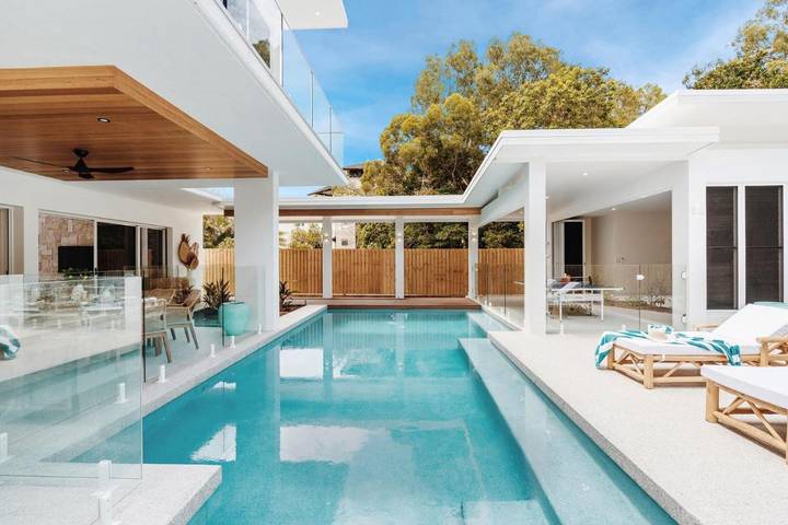 Holiday home for 10 people, with garden and pool as well as view in Palm Cove