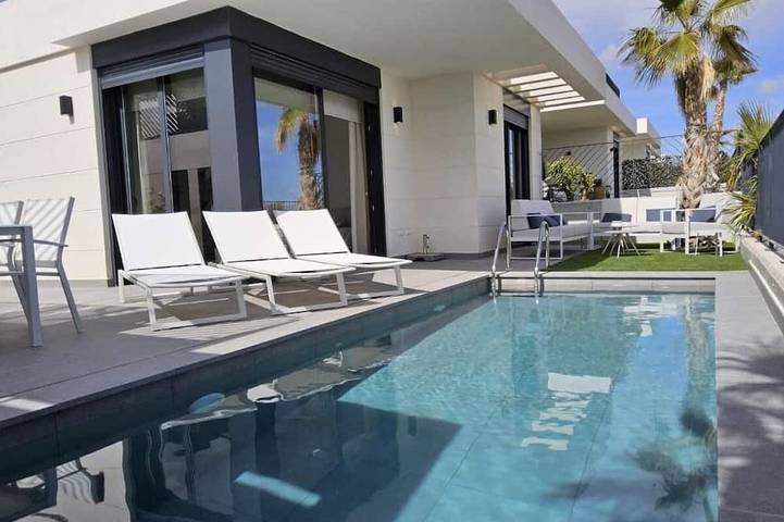 Chalet para 6 personas, con piscina además de balcón y jardín - 1