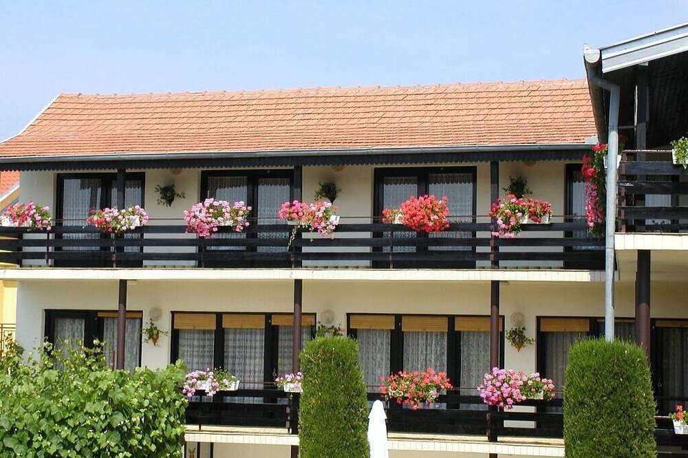 Room in Vodice with Balcony, Air condition, Wifi (4826-4) in Vodice, Šibenik-Knin