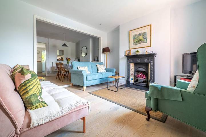 Cottage for 4 people, with garden, with pets in Holt