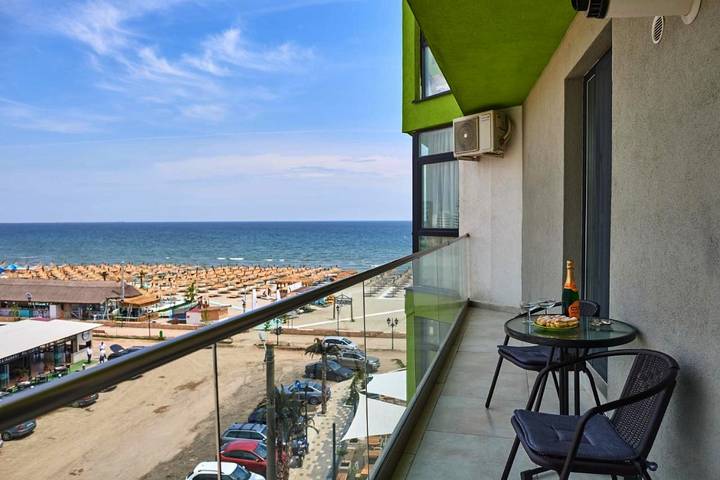 Appartement de vacances pour 4 personnes, avec piscine et sauna ainsi que vue et balcon